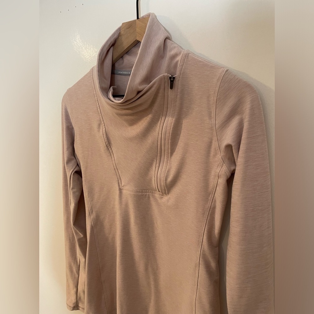 New Balance long Sleeve Athletic Performance Athleisure Top Soft Pink Size Small - Picture 5 of 10